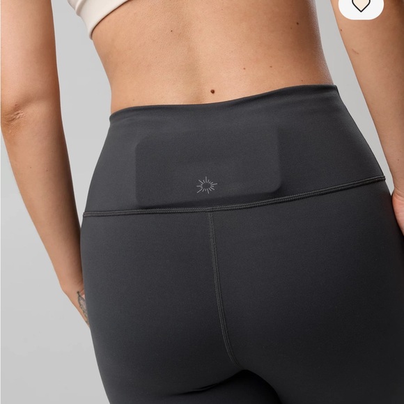 Aerie Offline The Hugger High-Rise Leggings in Charcoal - Picture 4 of 7